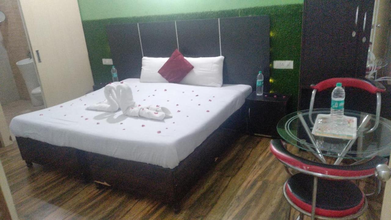 The Palm Tree -Family Stay Amritsar Exterior photo